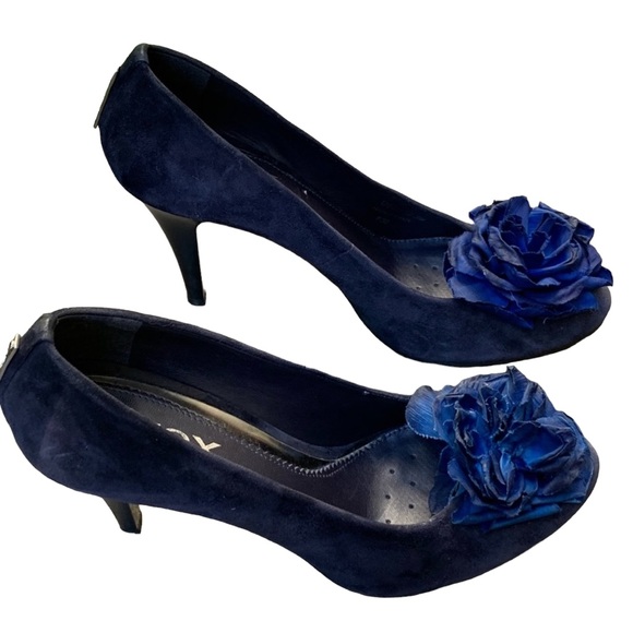 GEOX RESPIRA Navy Seude W/ Flower Womens Heels EUC Size 9 - Picture 3 of 11